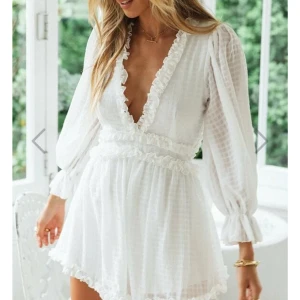 Klänning - Säljer denna söta klänningen från Dennis maglic. Aldrig använd då den var för stor💓💓