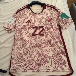 Fotbollströja - Mexico, vm 2022 - storlek S Lozano, nummer 22 på ryggen Köparen står för frakten