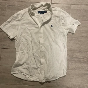 Ralph lauren  - Skjorta M, lite större i storleken bra skick
