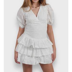 Säljer denna super fina klänning på grund av att den var för liten, storlek S/M