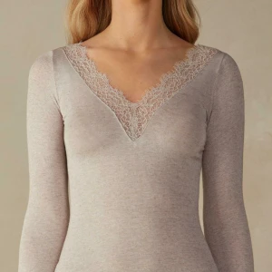 Intimissimi tröja  - Nästnintill oanvänd, säljs då jag vill ha en annan färg🩷nypris 449kr, priset är inte fast!