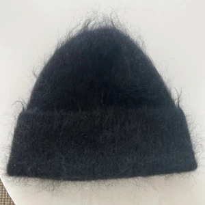 Mössa - Mössa från Arket i fint skick