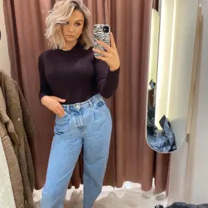 Zara jeans i en pösig modell i storlek 34 💙
