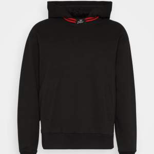 Sjukt bekväm Diesel hoodie med topp kvalitet💯Den har använts max 2 gånger alltså är den i 🚨nyskick 🚨 🏆Nypris är 2095kr🏆 Storlek M i svart färg! Kom DM för mer info👍