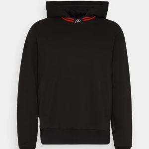 Diesel hoodie  - Sjukt bekväm Diesel hoodie med topp kvalitet💯Den har använts max 2 gånger alltså är den i 🚨nyskick 🚨 🏆Nypris är 2095kr🏆 Storlek M i svart färg! Kom DM för mer info👍