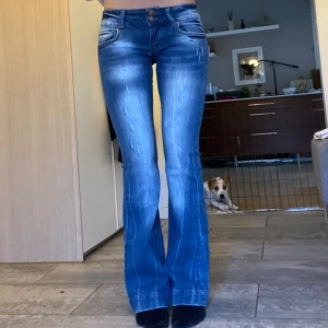 Lågmidjade bootcut jeans - Super snygga bootcut jeans i storlek S, använda fåtal gånger 💕