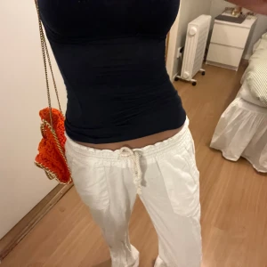 Roxy linnebyxor - Säljer dessa linnebyxor då jag knappt använder de!! Inte strykta som man ser haha