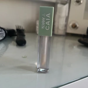 Läppglans  - Spicy tschäry läppglans ifrån caia!💞 nypris 195kr