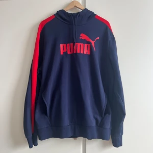 Puma hoodie  - Snygg hoodie i storlek Large.  Unisex