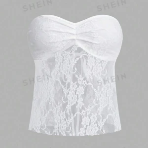Spets topp - Säljer en helt ny vit spets topp från SHEIN med öppen rygg som jag aldrig använt då den är förlåten runt bysten tyvärr! Men annars en super fin topp!❤️ 