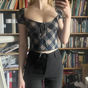 Milkmaid topp från motel rocks - Så fin topp från motel rocks som tyvärr har blivit för liten för mig. Endast använd ett fåtal gånger och är i perfekt skick