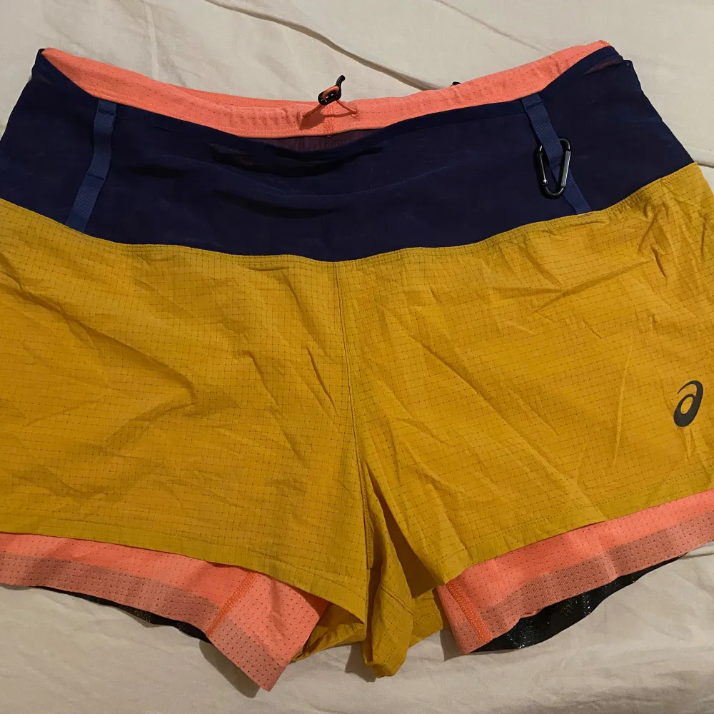 says M, but more like XS-S. good condition.. Shorts.