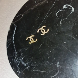 Chanel örhängen - bra skick🤍