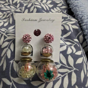 Två par örhängen  - OBS!  Innehåller nickel 