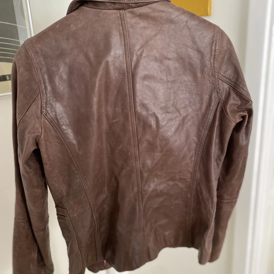 Brun skinnjacka  - 90