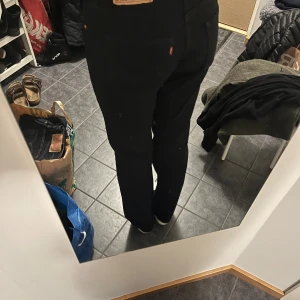Levis jeans - Levis jeans vintage  W 30 men passar mig som vanligtvis har 27! Längd 324. Modell 501 Pris 350kr Köparen står för frakt☺️