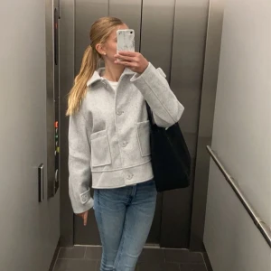 Kappa - Säljer denna fina kappan från lager 157 💕 använd Max 4 gånger 💘slutsåld i denna storlek, kostade 400kr när jag köpte och säljer för 250!! 💓