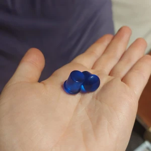 Pluggar för töjda öron  - Pluggar till töjda öron. 10mm/00gauge. Gjorda i glas. Funkar för dead stretching men också bara fint smycke 