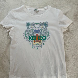 Kenzo t-shirt - Äkta kenzo i grymt skick! Köpt på NK i Göteborg! 