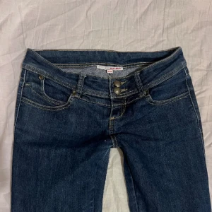 Lågmidjade jeans - Passar s/36 fint skick!