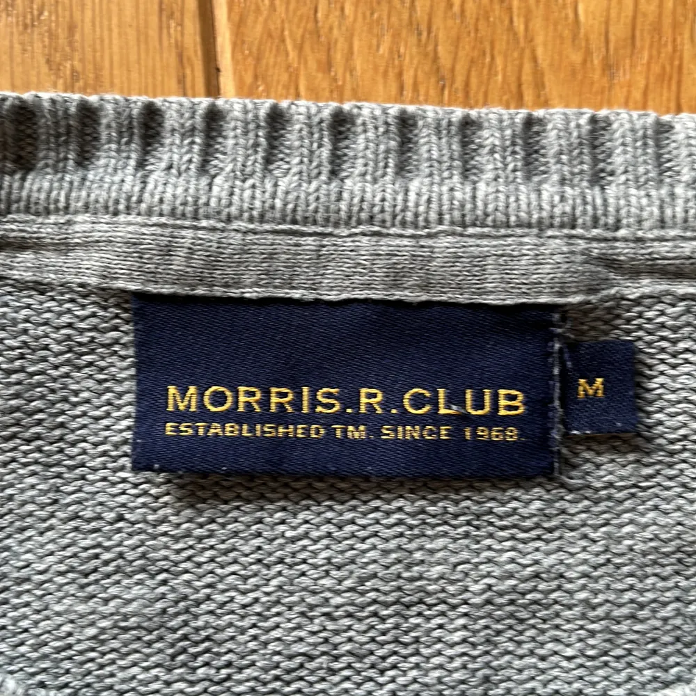 Säljer denna riktigt snygga Morris tröjan. 9/10 skick, inga defekter. Nypris 1600kr, mitt pris 399kr. Tröjor & Koftor.