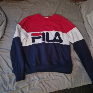 Fila tröja  - Fila tröja stl s. Är lite nopprig därav priset