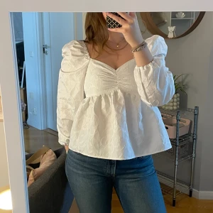 Topp från BikBok - Fin topp från BikBok. Storlek Xs. Perfekt för sommaren!! 