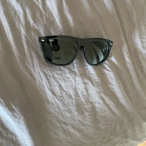 Ett par raybans  - Som sagt ett par oanvända raybans 
