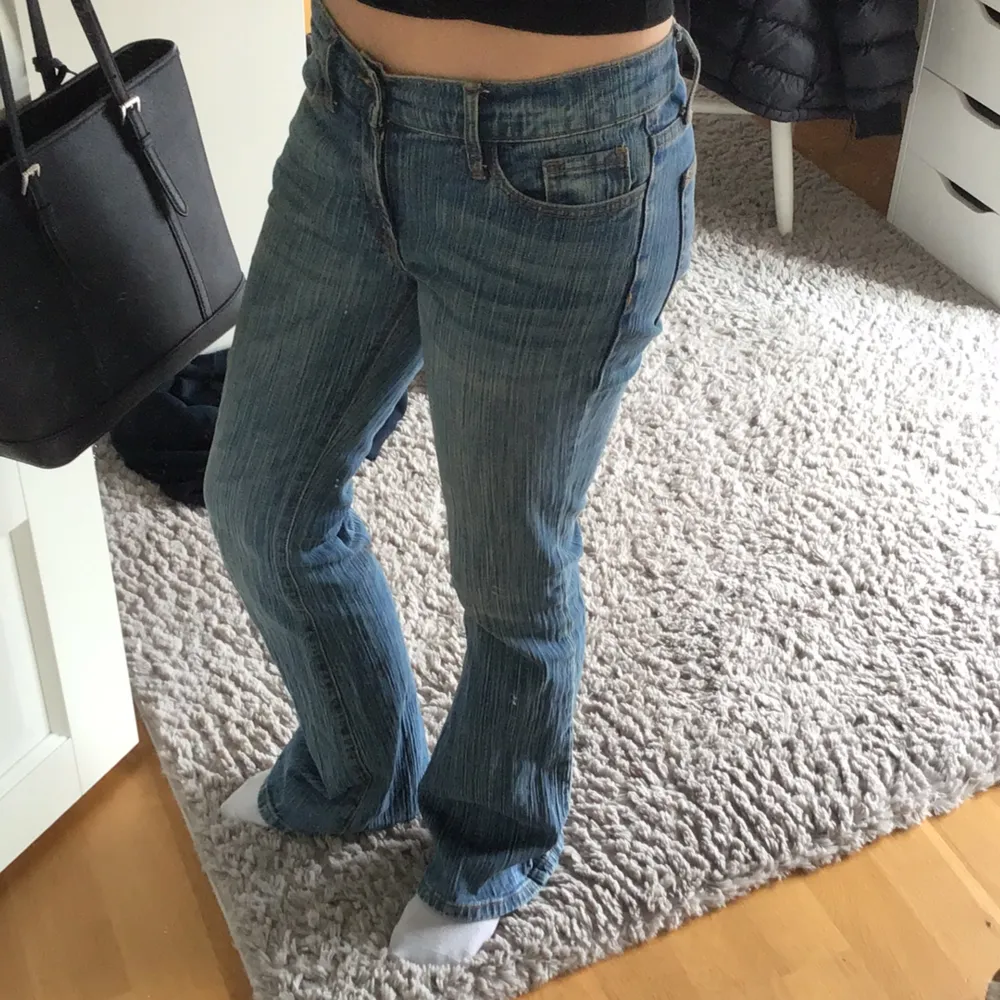 Coola jeans från brandy Melville! Aldrig använda och är köpta i London. Jeans & Byxor.