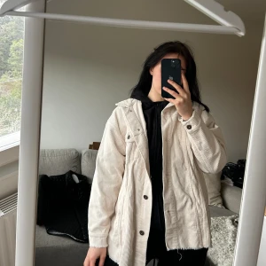 Manchester jacka - Beige Manchester jacka från zara i xs😊