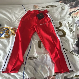 Palm angels byxor  - Dem är i helt nytt skick sitter bra storlek S pris går att diskutera 