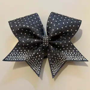 Glittrig cheerleading bow, knappt använd 🎀