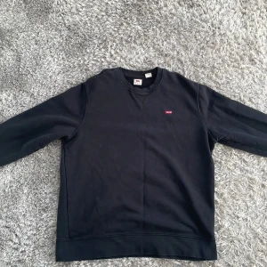 Levi’s tjocktröja - Bra skick, använd 2-3 gånger. 