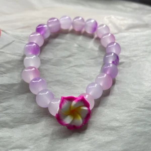 🌸💜 - Egengjort armband,elastisk/stretchig tråd så passar dom flesta 🌸