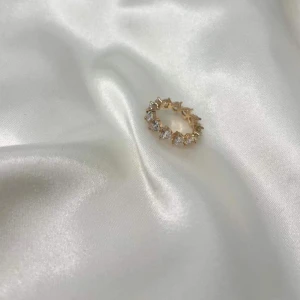 Guld ring  - Material: rostfritt stål samt 18 k guldpläterad  Finns i storlek 16-19