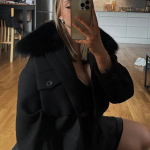 Meotine jacka - Jättefint skick men kommer inte till användning. köpt för 3000kr på meotines hemsida. Skriv privat för fler bilder 🩷