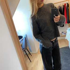 Stickad tröja  - En stickad tröja från H&M. Endast använd några enstaka gånger vilket gör att den är i bra skick. Har ni några frågor är det bara att fråga på, puss puss💋