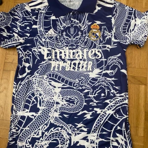 Real madrid jersey - Skriv i om om du har frågor!  Pris kan diskuteras 