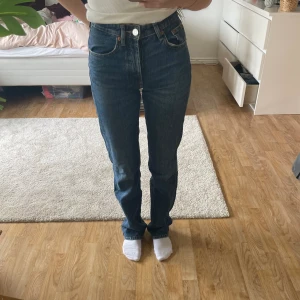 Midwaist raka zara jeans  - Midwaist jeans💕 Midjemått: 31cm 