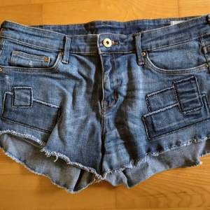 Stretchiga korta jeansshorts i fint skick ✨ Skriv gärna för mer info eller bilder ✅