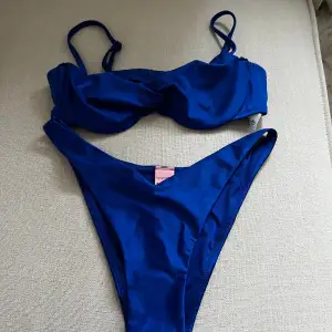 Helt oanvänd blå bikini ifrån hunkemöller💙 Topp 75B Underdel s