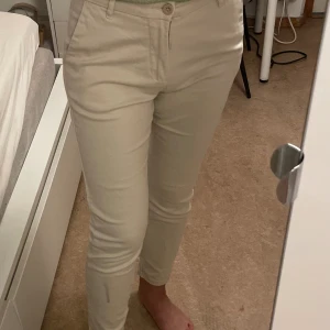 Kostym byxor  - Ljus beige byxor oanvända för stor på mig