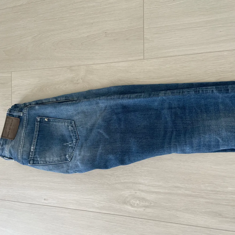 Tjabba, Säljer nu ett par replay jeans i storleken 31 som var för stora för mig!  Jeansen är i super fint skick 9/10.  Slå gärna en pling om det är något du undrar över. Jeans & Byxor.