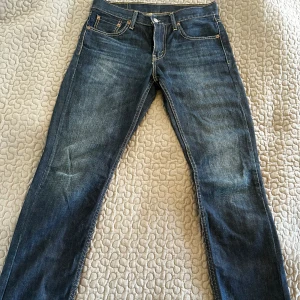 Levi’s jeans 511 - Levi’s jeans i modell 511 | Passformen är slim fit | Storleken är 30 x 32 | Skicket är bra