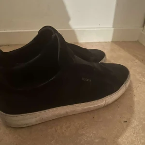 Arigato Clean 360 Laceless - Säljer dessa riktigt feta Axel Arigato skor skicket är 7/10 dem är använda men har inget större fel på sig