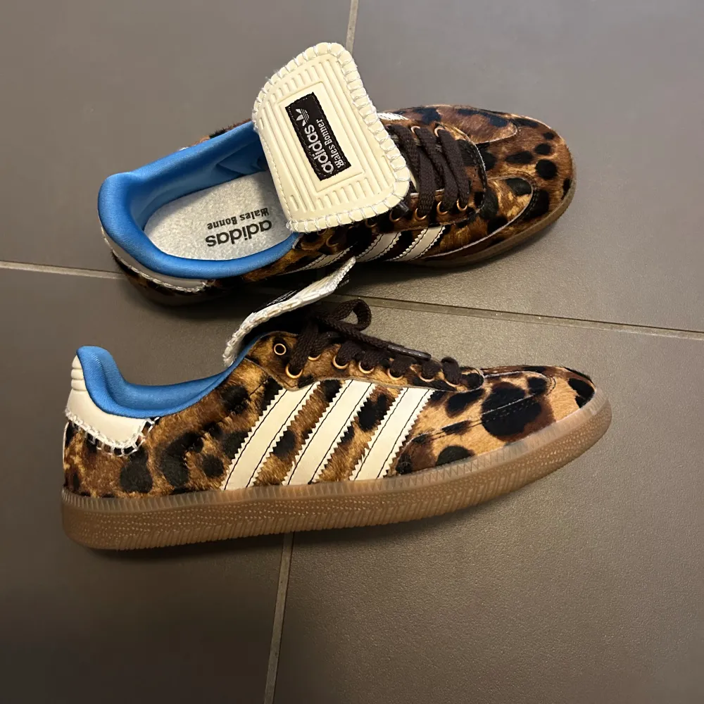 Intressekoll på mina Samba Wales Bonner Leopard. Använda endast en gång. Nypris ca 5500kr Säljer för 3500kr. 🥰. Skor.