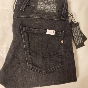 Replay Anbass Jeans - Ett par riktigt feta replay jeans i modellen anbass | sprillans nya 10/10 inga defekter | nypris 1800kr | mitt pris 649kr | skriv gärna i dm med frågor och funderingar