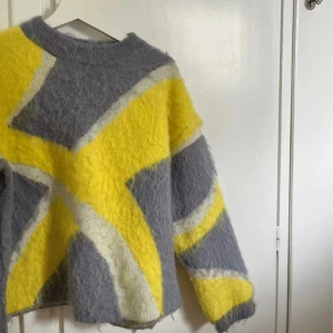 Cool tröja - Knappt använd, nypris 399kr