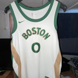 Jayson Tatum Celtics Jersey - Den är helt nya, har aldrig använt den. 