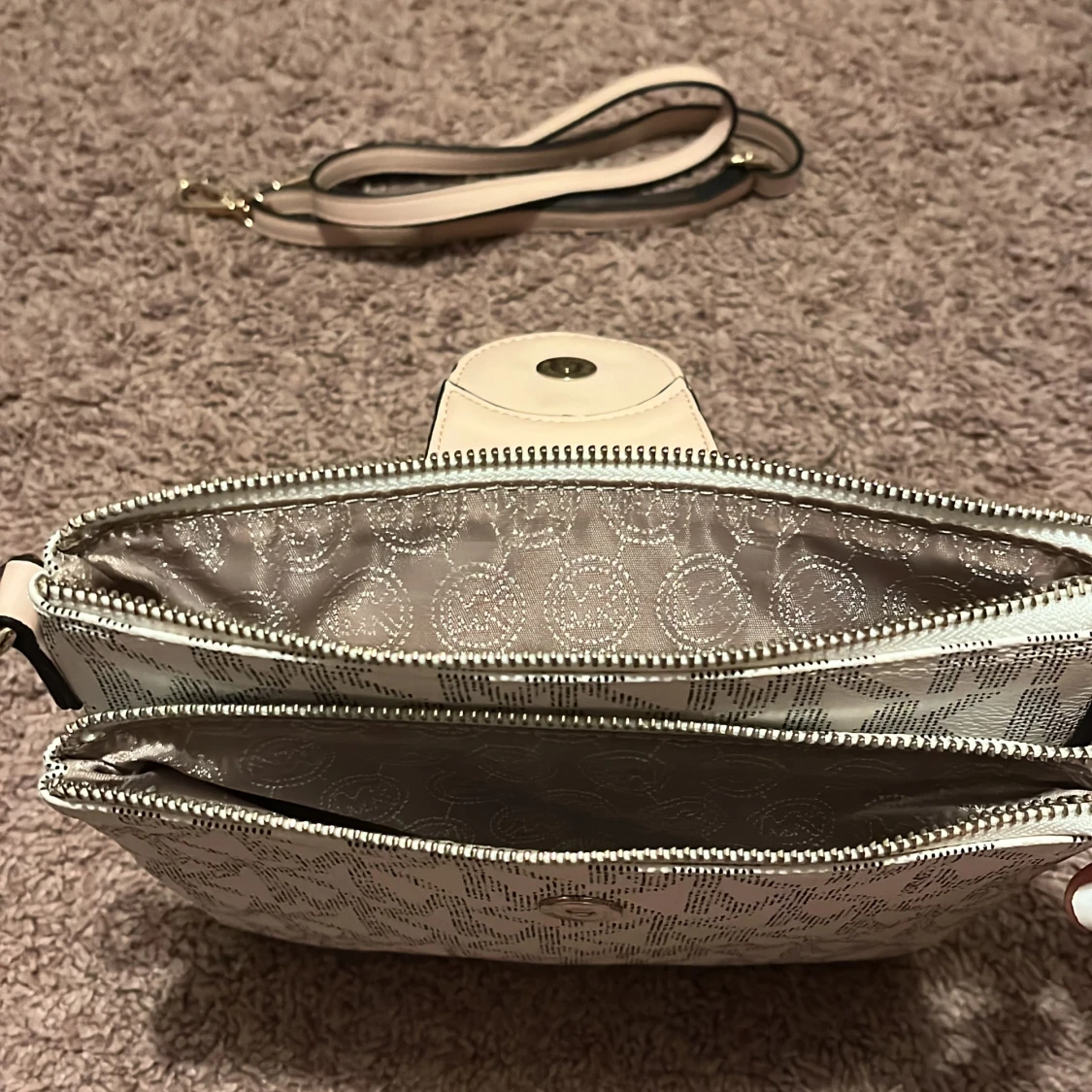 MICHAEL KORS Väska  - 92